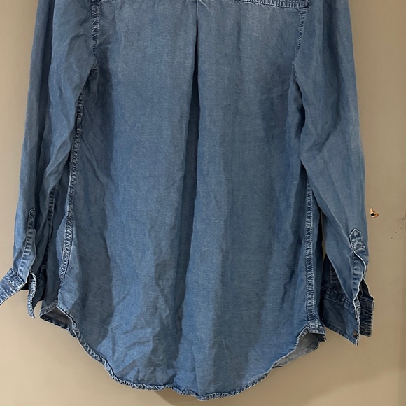 Liz Lange Maternity Chambray Shirt Denim Blue Long Sleeve Top - Picture 7 of 7